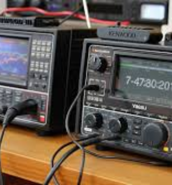 Kenwood TS2000 vs Yaesu FRG 7700