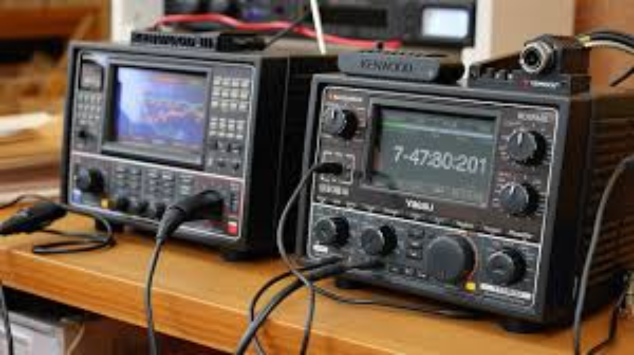 Kenwood TS2000 vs Yaesu FRG 7700